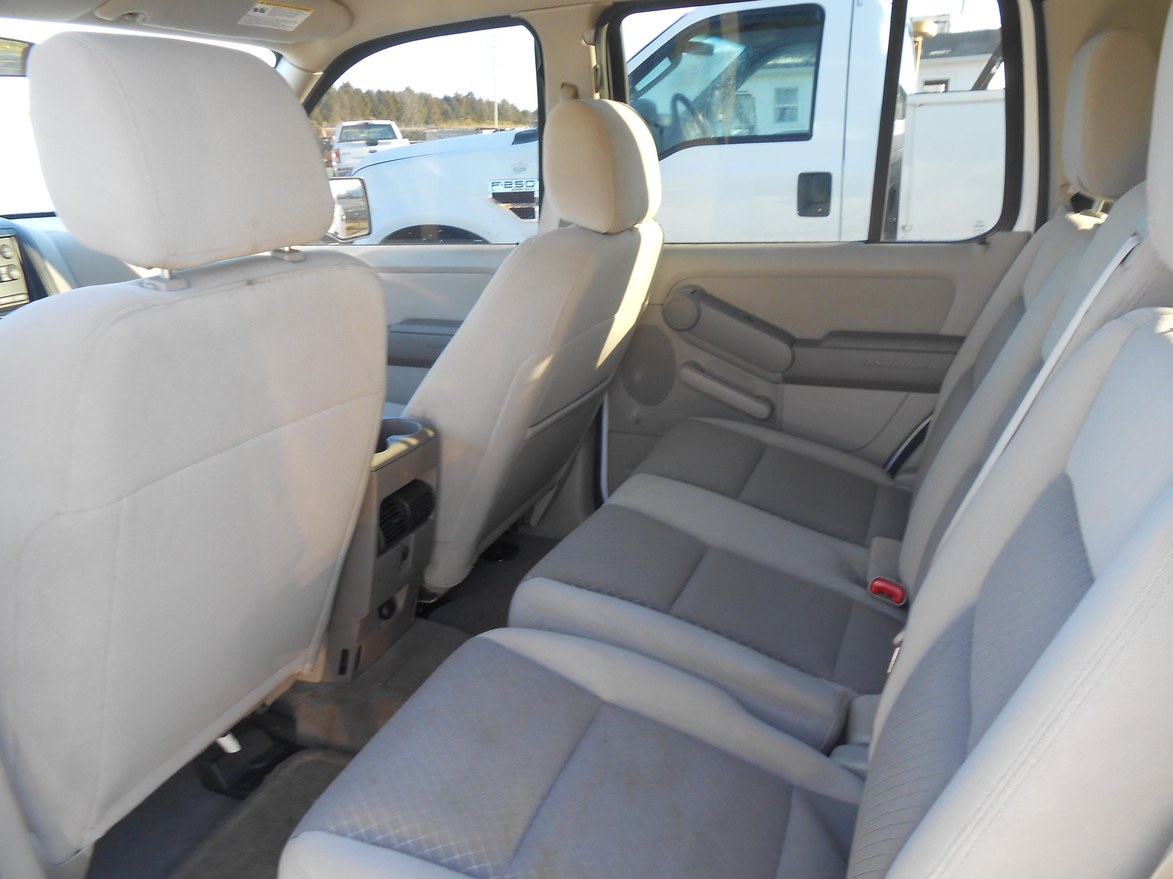 2006 FORD EXPLORER 4 DOOR,4WD,POWER WINDOW AND DOOR LOCKS,ADVANCE TRAC RSC,