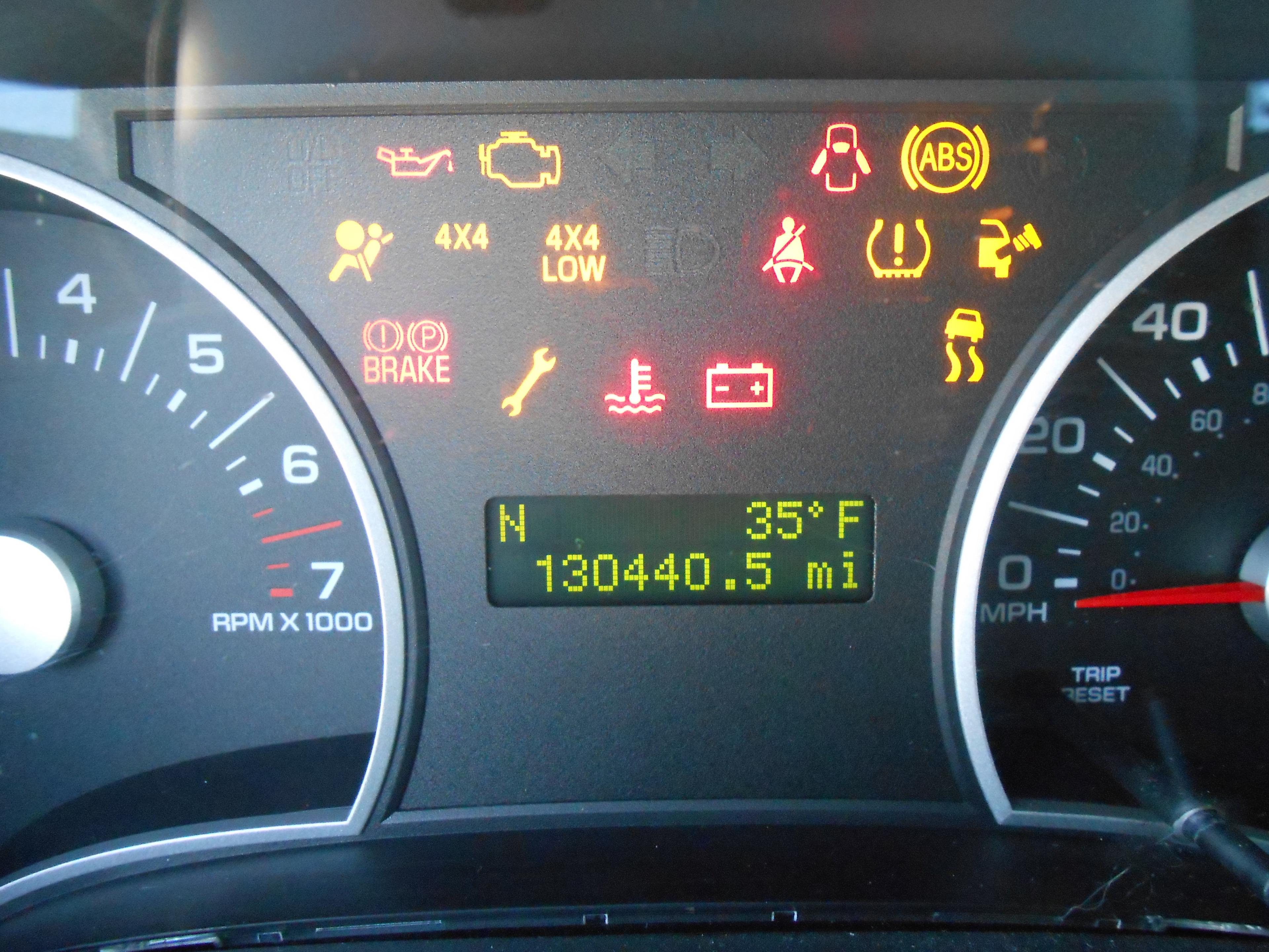 2006 FORD EXPLORER 4 DOOR,4WD,POWER WINDOW AND DOOR LOCKS,ADVANCE TRAC RSC,