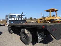 1986 MACK FLATBED TRUCK SINGLE AXLE, 5 SPEED TRANS., AIR BRAKES, DSL ENGINE
