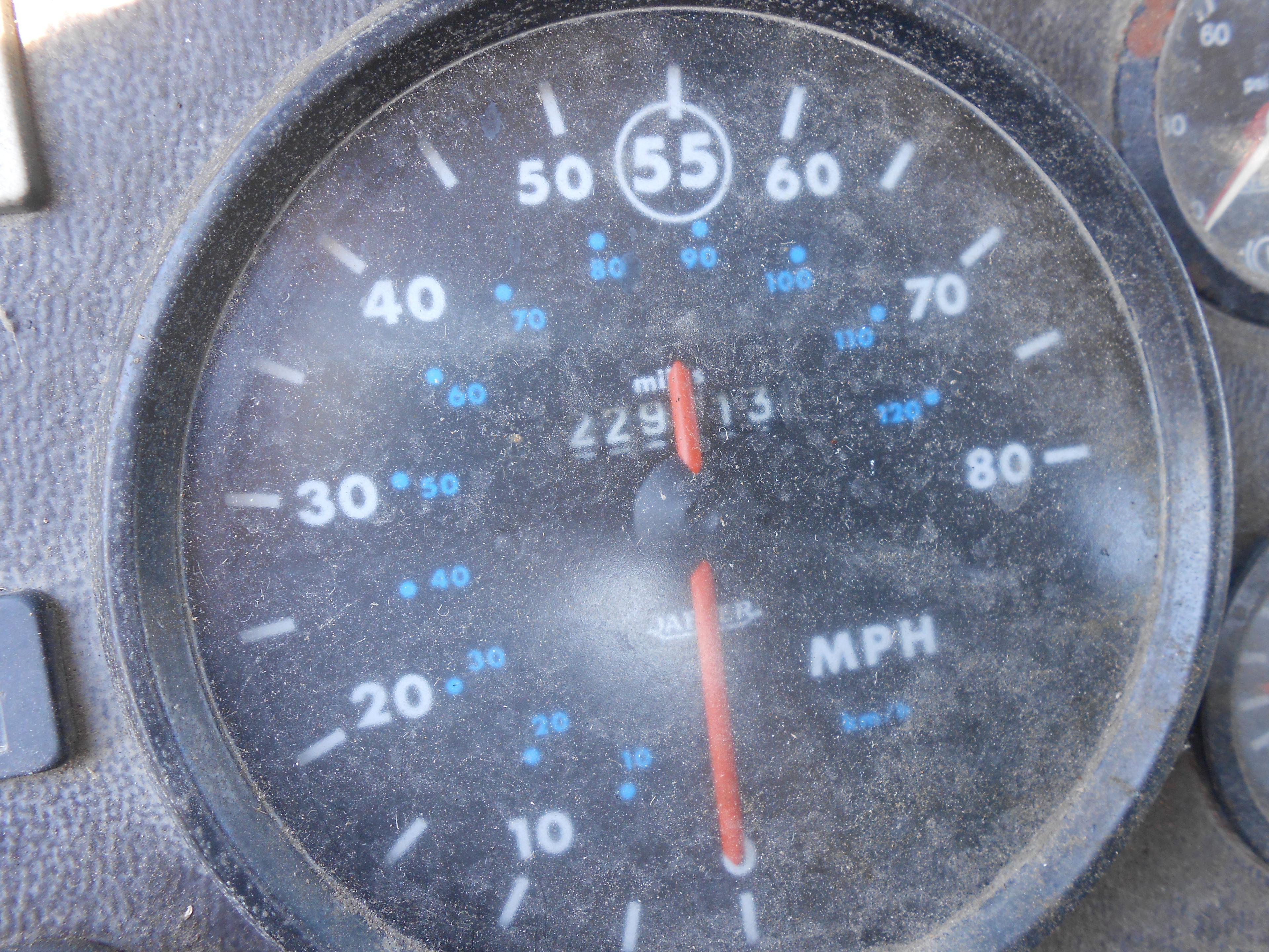 1986 MACK FLATBED TRUCK SINGLE AXLE, 5 SPEED TRANS., AIR BRAKES, DSL ENGINE