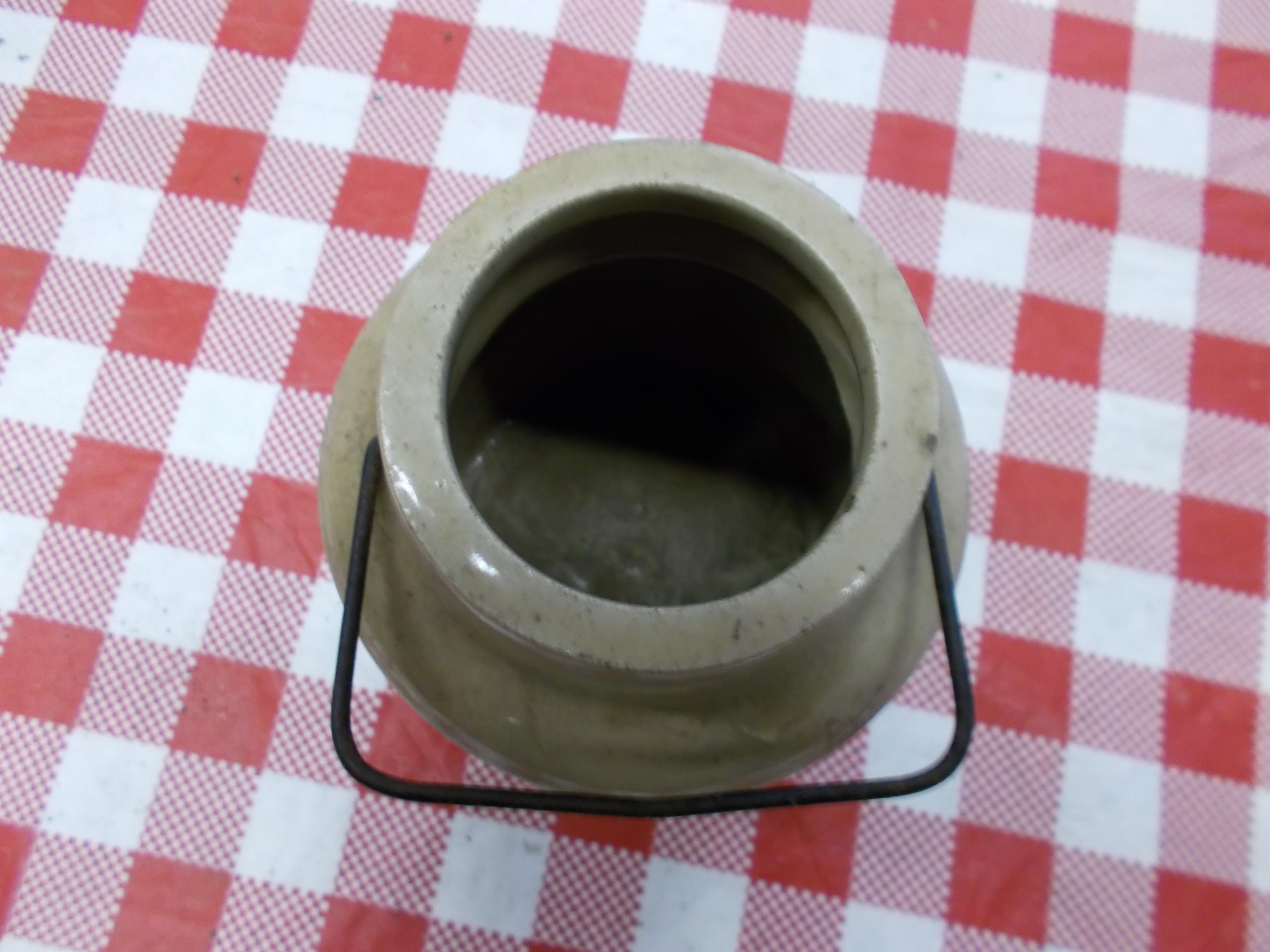 CROCK W/ HANDLE