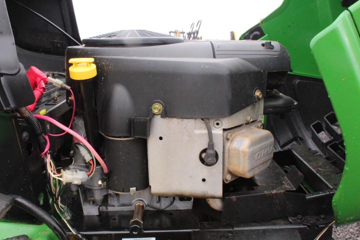 JOHN DEERE LA175 RIDING MOWER