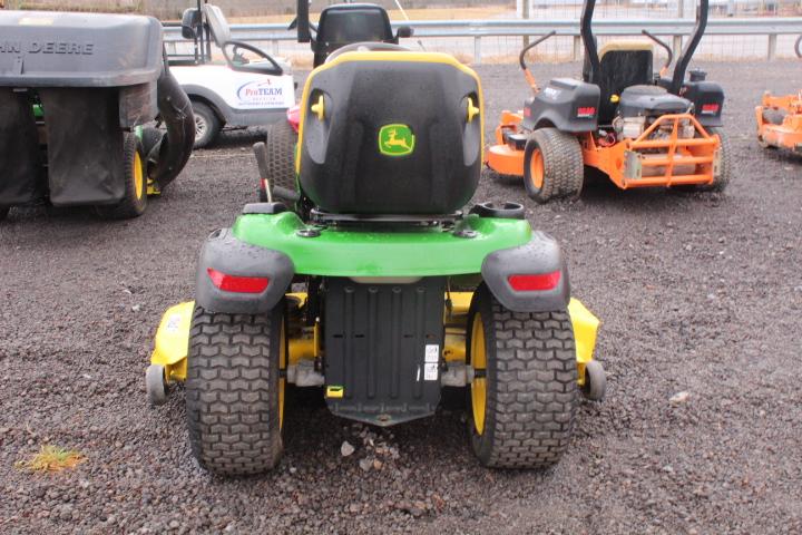 JOHN DEERE LA175 RIDING MOWER