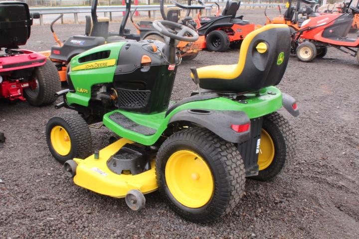JOHN DEERE LA175 RIDING MOWER