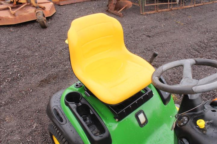 JOHN DEERE LA175 RIDING MOWER