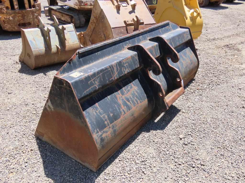 96" BUCKET OFF AN INGERSOLL RAND TELEHANDLER