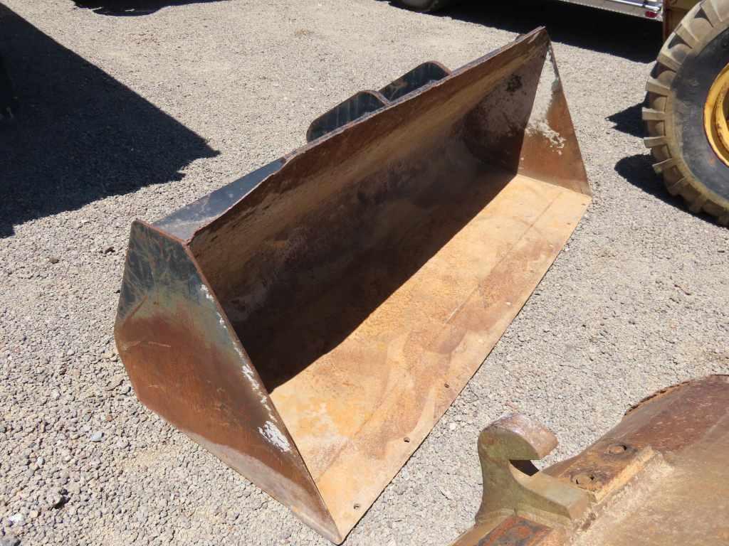 96" BUCKET OFF AN INGERSOLL RAND TELEHANDLER