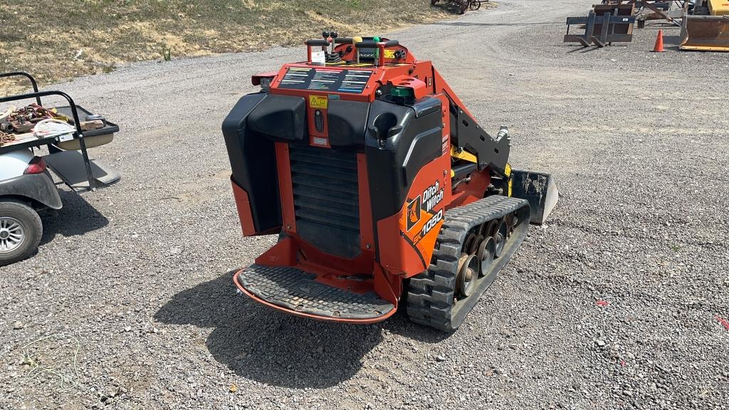 2017 DITCH WITCH SK1050 MINI SKID LOADER