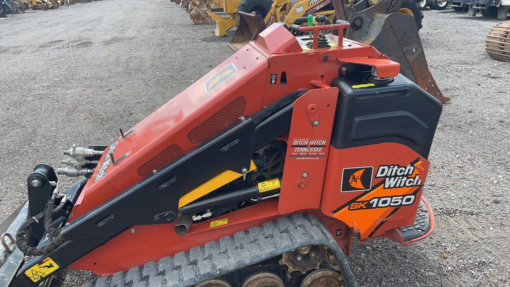 2017 DITCH WITCH SK1050 MINI SKID LOADER