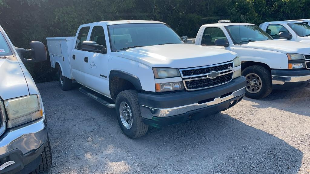 2006 CHEVY 2500HD 2WD CREW CAB SERVICE TRUCK