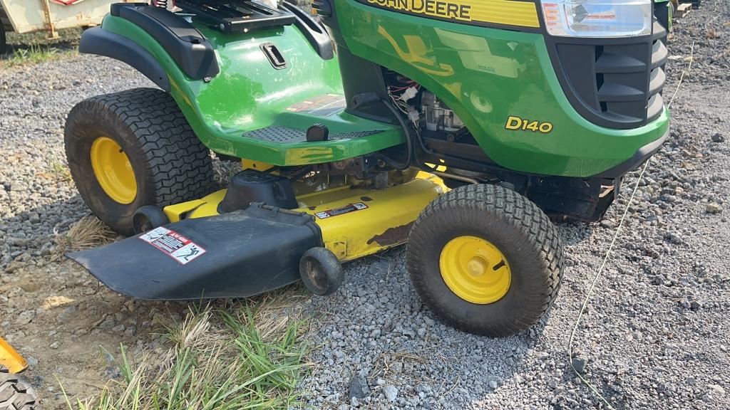 JOHN DEERE D140 RIDING MOWER