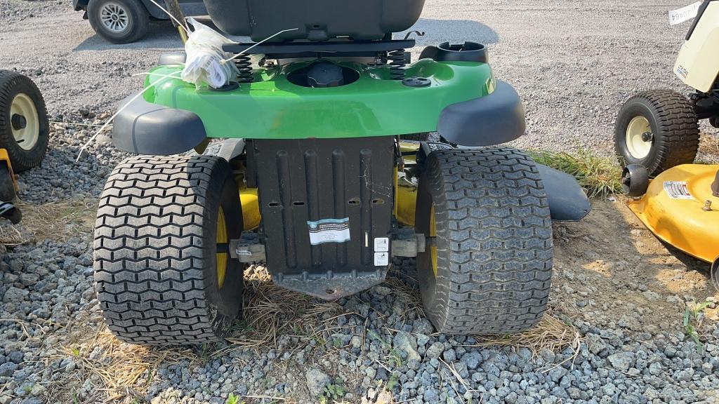 JOHN DEERE D140 RIDING MOWER