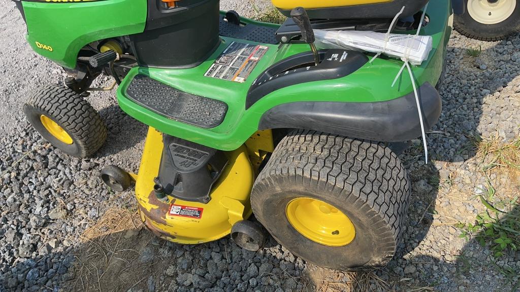 JOHN DEERE D140 RIDING MOWER