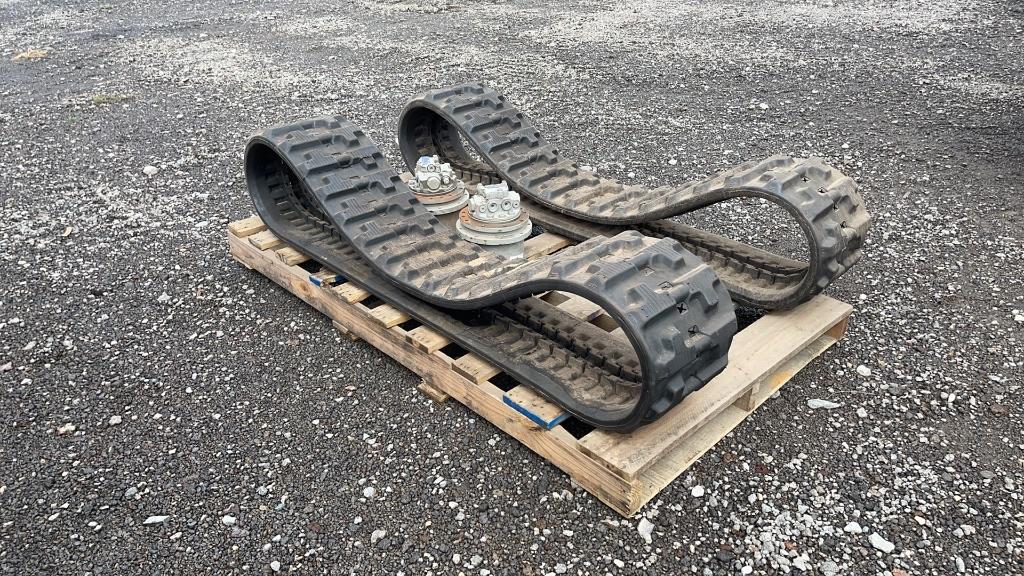 PAIR OF GETIT 300X74X52.5 EXCAVATOR TRACKS