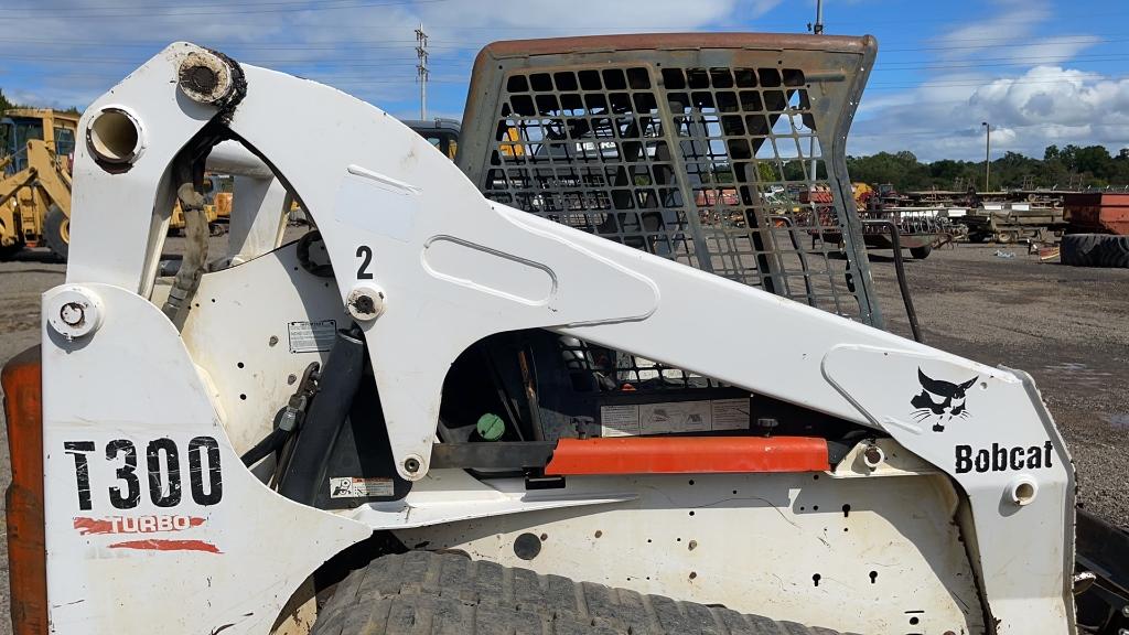 BOBCAT T300 SKID STEER