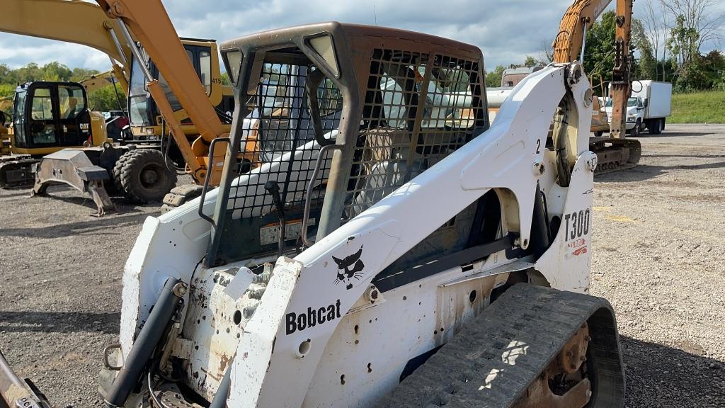 BOBCAT T300 SKID STEER
