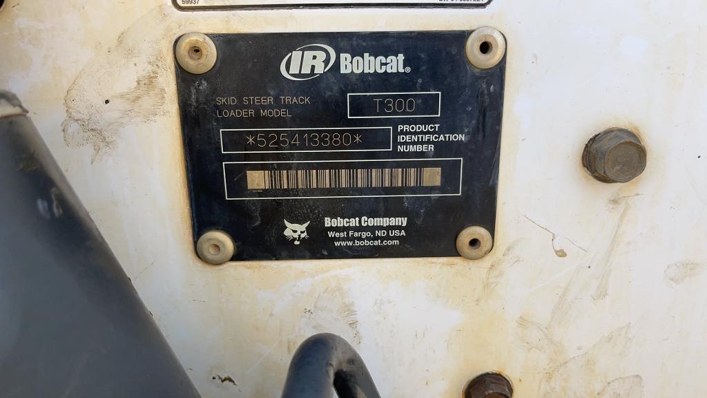 BOBCAT T300 SKID STEER