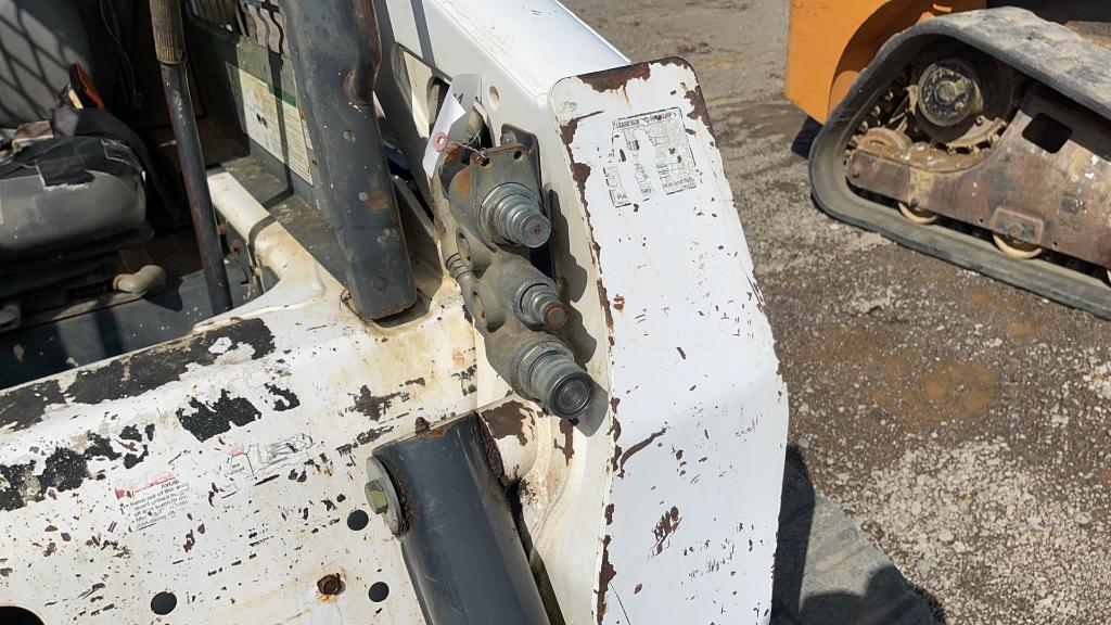 BOBCAT T300 SKID STEER