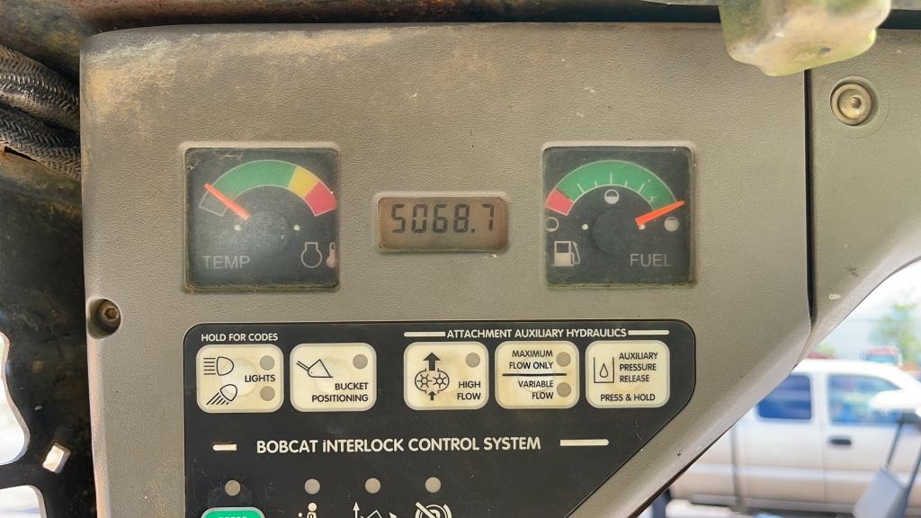 BOBCAT T300 SKID STEER