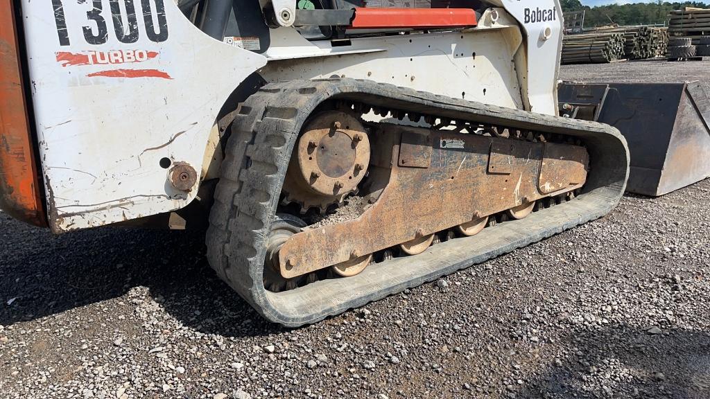 BOBCAT T300 SKID STEER