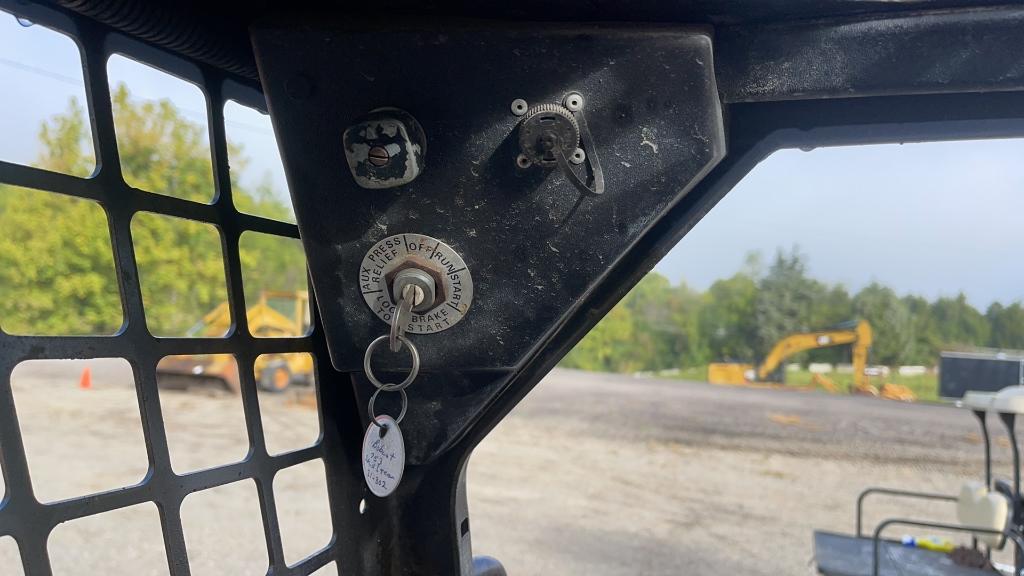 BOBCAT 753 SKID STEER