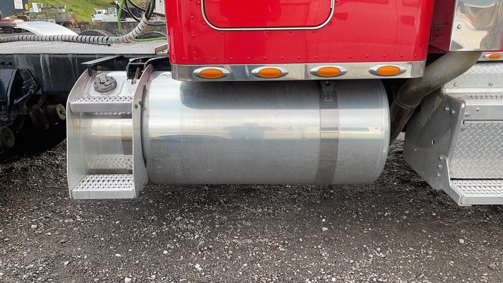 2014 PETERBILT 389 EXHD TANDEM AXLE ROAD TRACTOR