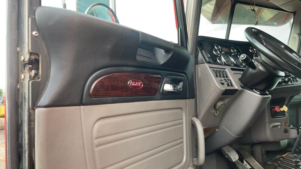 2014 PETERBILT 389 EXHD TANDEM AXLE ROAD TRACTOR