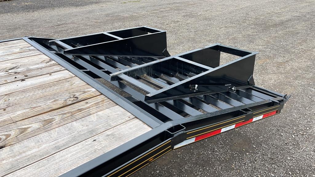 2021 P AND T 25' FLATBED GOOSNECK TRAILER