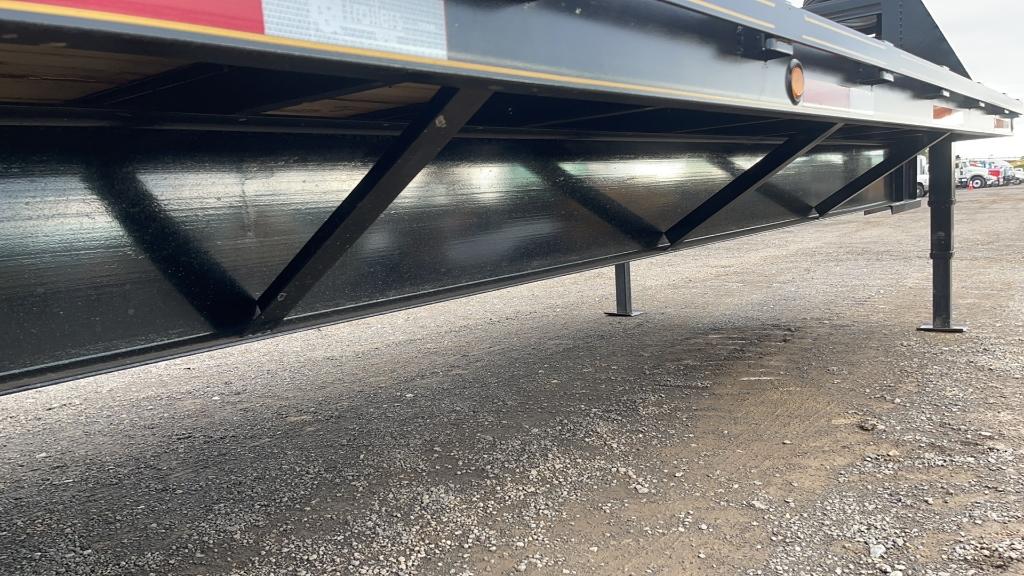 2021 P AND T 25' FLATBED GOOSNECK TRAILER