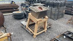 PALLET OF 3 ELECTRIC SAWS