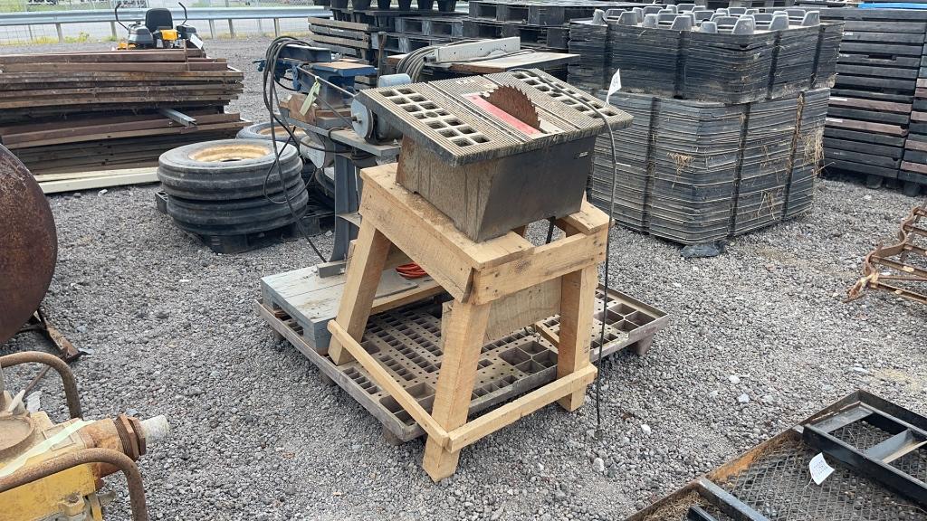 PALLET OF 3 ELECTRIC SAWS