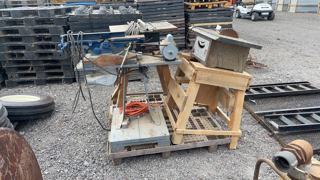 PALLET OF 3 ELECTRIC SAWS