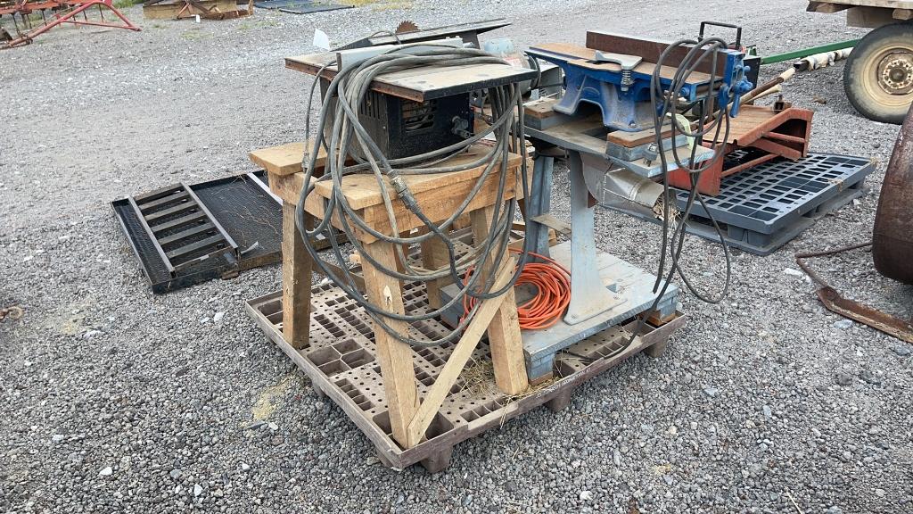 PALLET OF 3 ELECTRIC SAWS