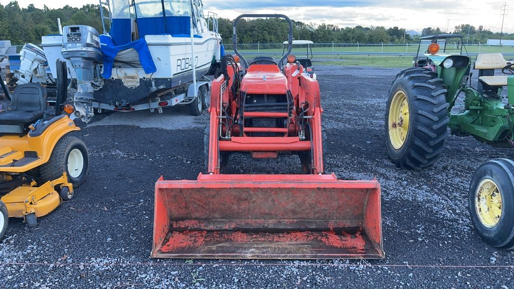 KUBOTA L4400 TRACTOR