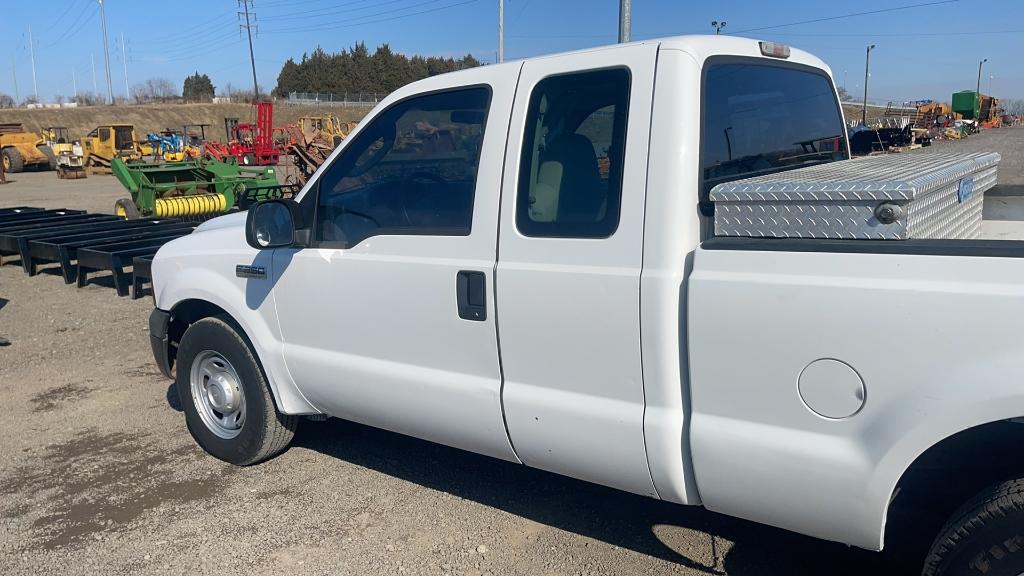 2006 FORD F-250 PICKUP TRUCK