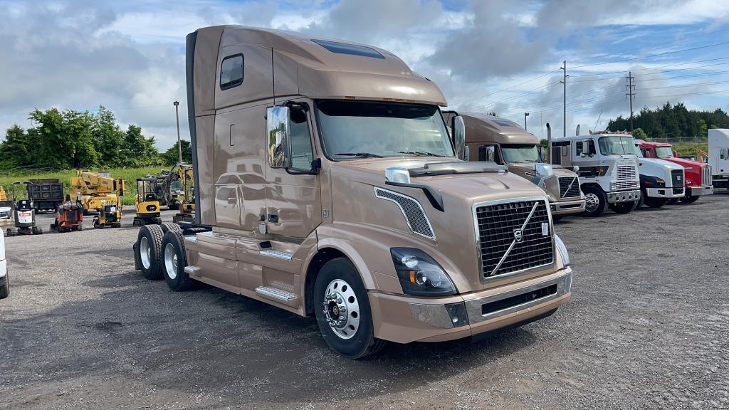 2018 VOLVO VNL64T670 TANDEM AXLE ROAD TRACTOR