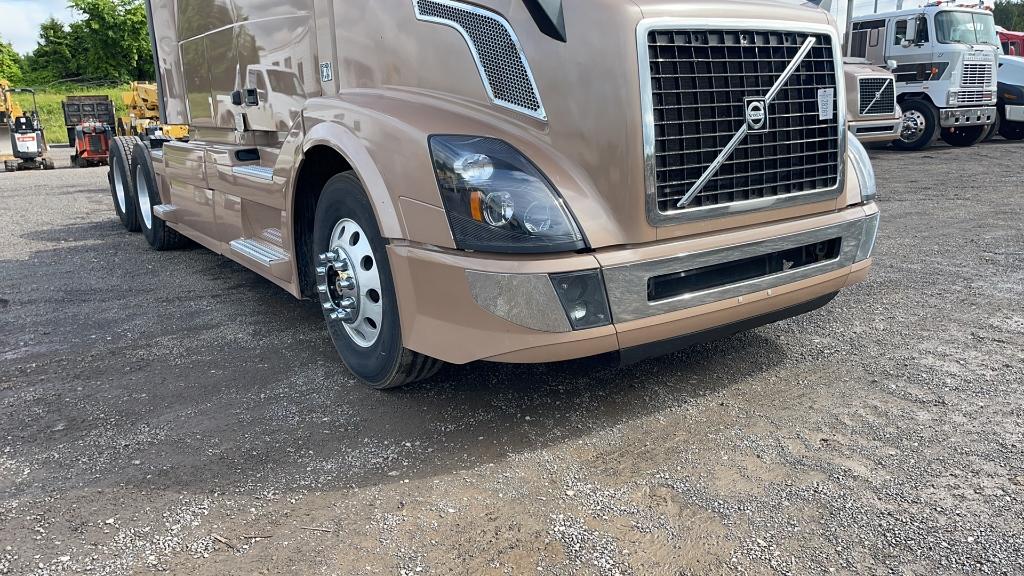 2018 VOLVO VNL64T670 TANDEM AXLE ROAD TRACTOR