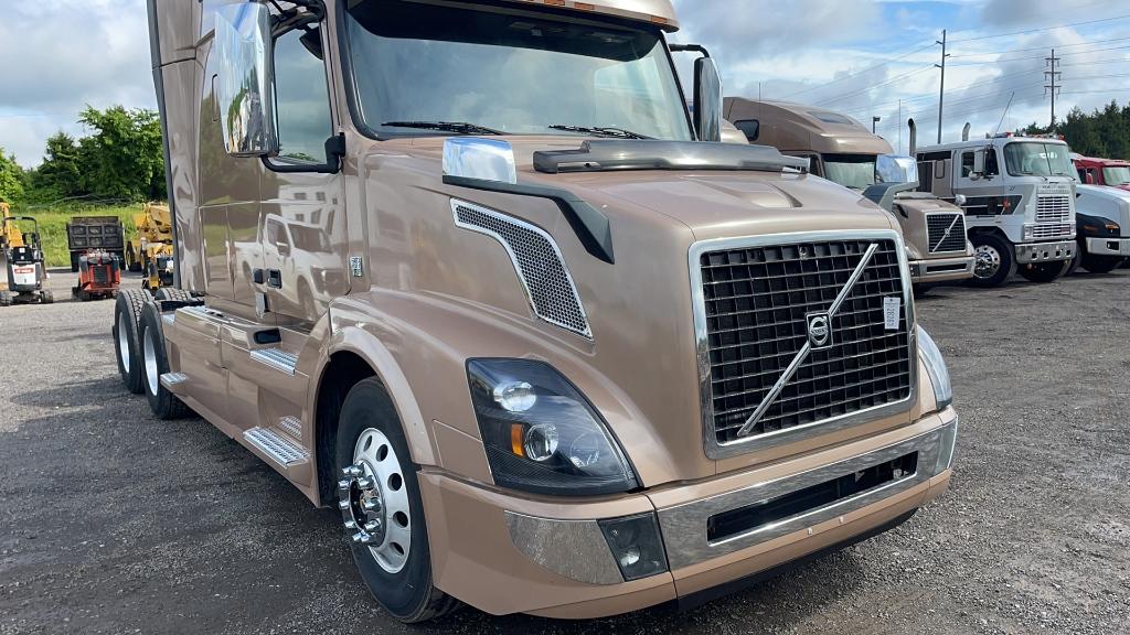 2018 VOLVO VNL64T670 TANDEM AXLE ROAD TRACTOR