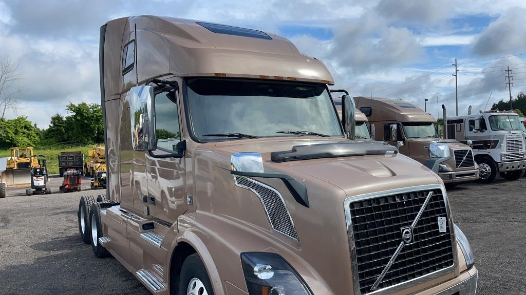 2018 VOLVO VNL64T670 TANDEM AXLE ROAD TRACTOR