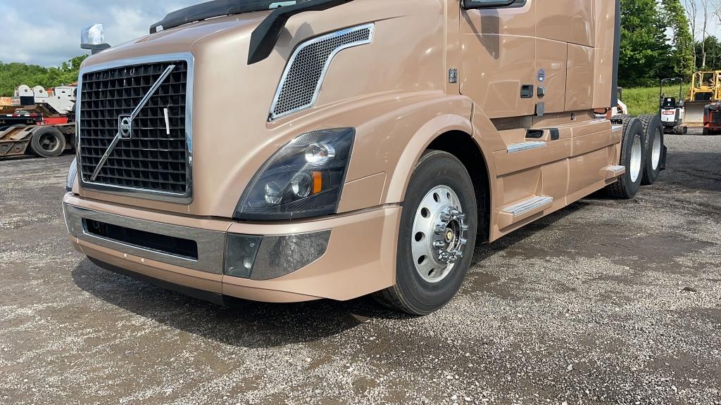 2018 VOLVO VNL64T670 TANDEM AXLE ROAD TRACTOR