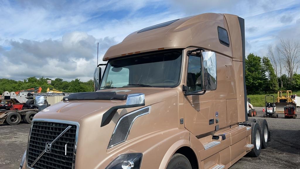 2018 VOLVO VNL64T670 TANDEM AXLE ROAD TRACTOR