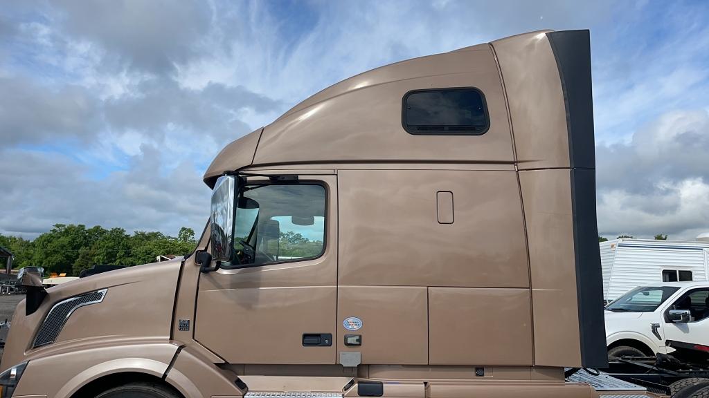 2018 VOLVO VNL64T670 TANDEM AXLE ROAD TRACTOR