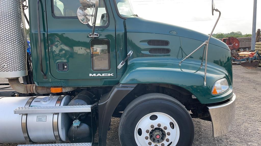 2009 MACK CXU612 SINGLE AXLE ROAD TRACTOR