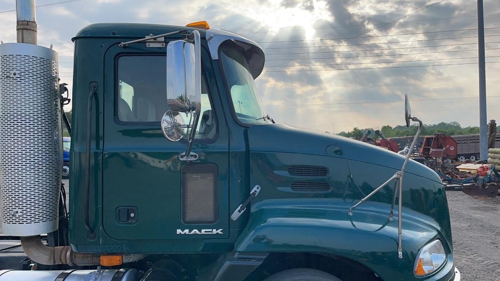 2009 MACK CXU612 SINGLE AXLE ROAD TRACTOR