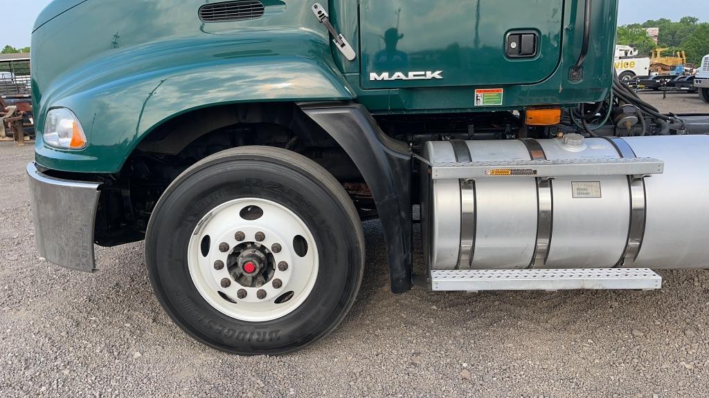 2009 MACK CXU612 SINGLE AXLE ROAD TRACTOR