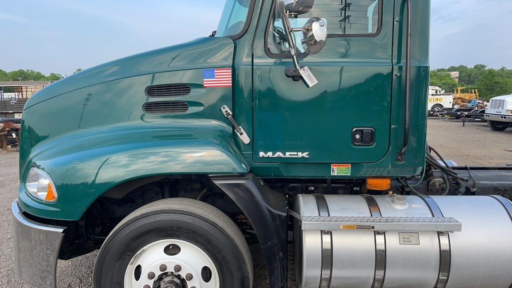 2009 MACK CXU612 SINGLE AXLE ROAD TRACTOR