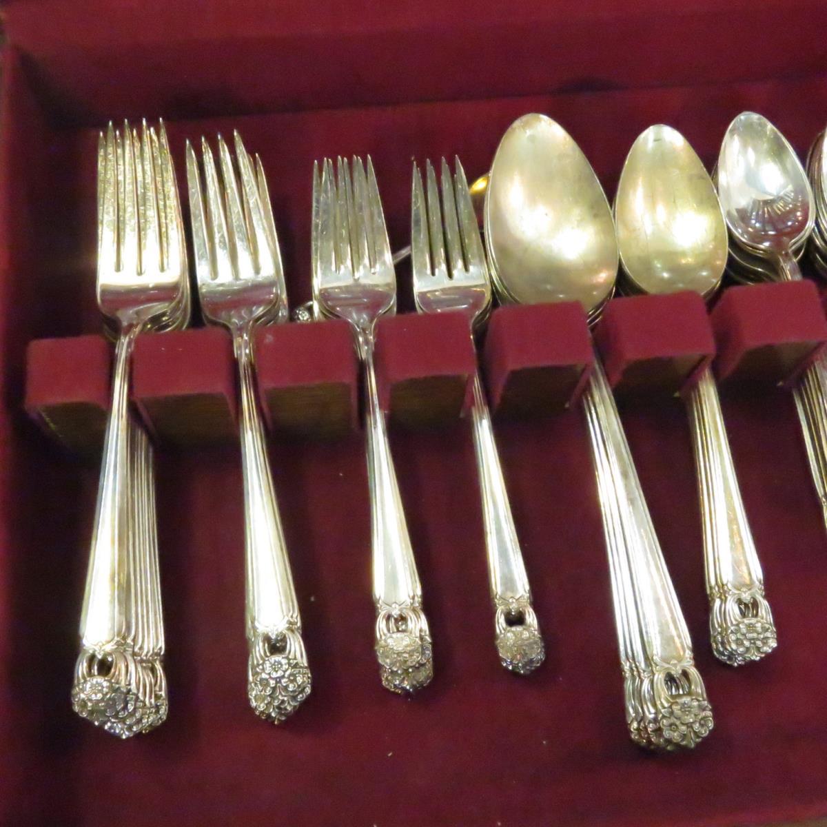 Rogers Eternally Yours 110+ Piece Flatware set