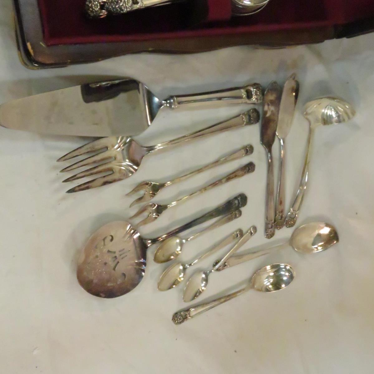 Rogers Eternally Yours 110+ Piece Flatware set