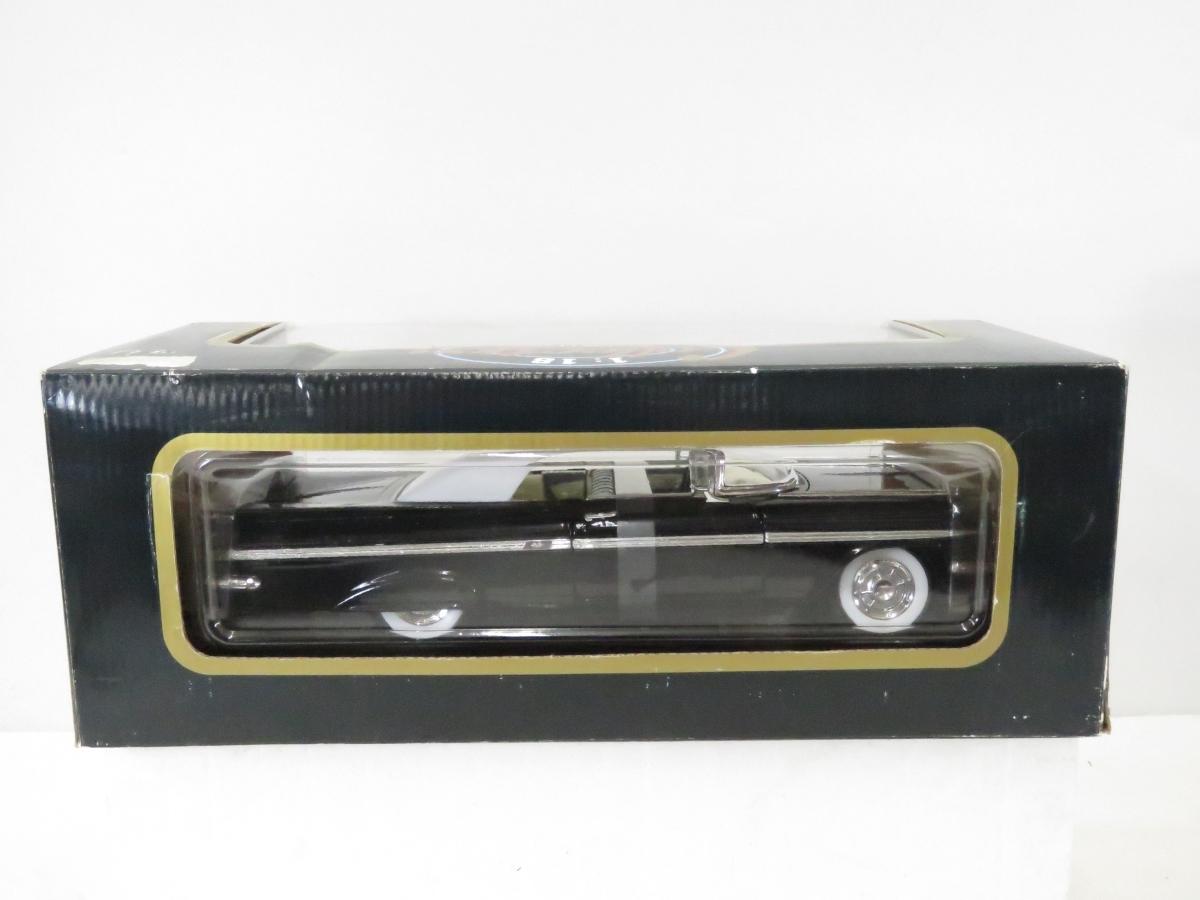 2 Diecast 1:18 Car Models & Gas Pump in Boxes