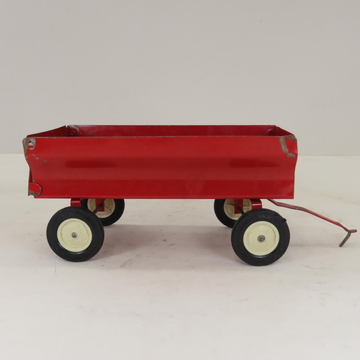 IH & McCormick Red Tractors & Farm Equipment